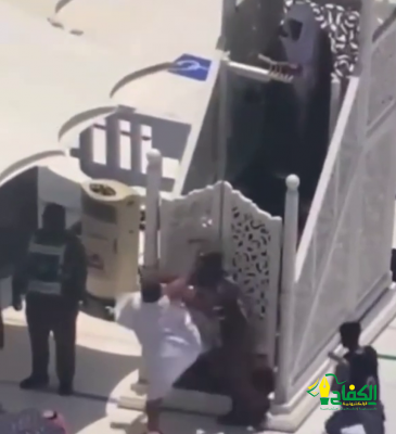 شرطة مكة المكرمة: إيقاف شخص حاول الصعود على منبر الحرم المكي أثناء خطبة الجمعة