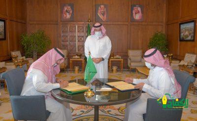 ‏الأمير تركي بن طلال يشهد توقيع اتفاقية تعاون  بين جامعة الملك خالد والجامعة العربية المفتوحة .