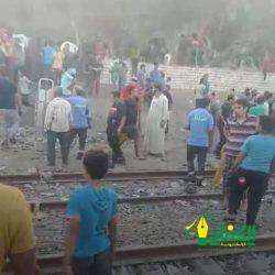وفاة وإصابة ٨ أشخاص في حادث اصطدام قطار بحافلة في مصر .