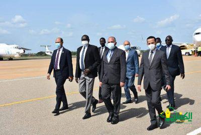 وزير الري المصري – يبدأ مشاوراته مع نظيره الجنوب سوداني في جوبا .