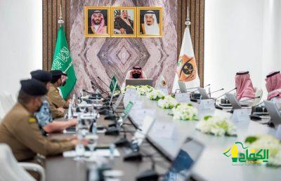 سمو الأمير عبدالعزيز بن سعود يقف على سير العمل بمركز القيادة والسيطرة في مشعر منى.