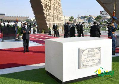 أول جنازة عسكرية لسيدة .. الرئيس المصري يتقدم مشيعي جيهان السادات .