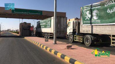 عبور 10 شاحنات مقدمة من مركز الملك سلمان للإغاثة منفذ الوديعة متوجهة لعدة محافظات يمنية