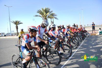 100 مشارك في سباق الدراجات الهوائية بمركز الشقيق.