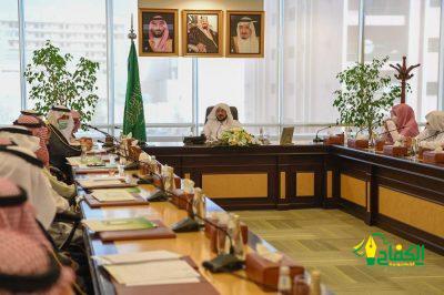 وزير الشؤون الإسلامية يلتقي رئيس وأعضاء لجنة الشؤون الإسلامية والقضائية بمجلس الشورى.