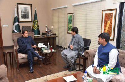 رئیس وزراء باكستان عمران خان يلتقي برئيس المنتدى الدولي السيد عثمان حاج عبدالحميد.