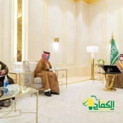أمير منطقة الباحة يكرم الطالبة الفائزة بالمركز الثالث في مسابقة الملك سلمان بن عبدالعزيز لحفظ القران الكريم.