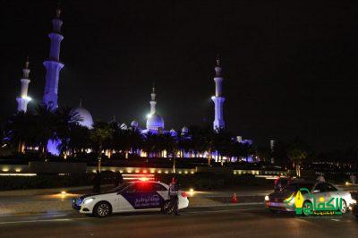 شرطة أبوظبي تشارك في تأمين راحة وسلامة المصلين