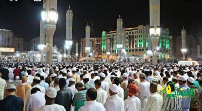 جموع المصلين يؤدون صلاة التراويح والقيام ليلة 27 في المسجد النبوي
