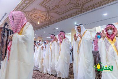 سمو أمير منطقة الباحة يؤدي صلاة العيد بجامع الملك فهد بمدينة الباحة.