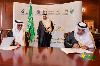 أمير تبوك يشهد توقيع 6 اتفاقيات للجنة شؤون الأسرة بمجلس المنطقة.