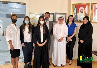 جمعية الإمارات للسرطان تكرم طالبات على جهودهن الإنسانية.