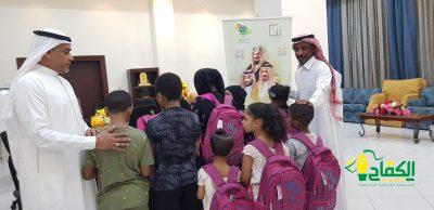 مركز حي الرصيفة بمكة المكرمة يقوم بمبادرة توزيع الحقائب المدرسية لأبناء الأسر المتعففة.