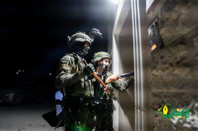 جيش الاحتلال يشن حملة اعتقالات ويداهم المنازل في الضفة الغربية.