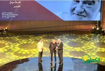 مهرجان القاهرة السينمائي الدولي يكرم المخرج المجري “بيلا تار” في حفل افتتاح الدورة الـ44