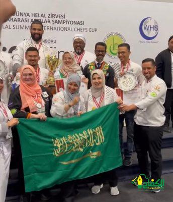 منتخب المملكة للطهي يحصد كأس المركز الثاني و ٢٠ ميدالية في بطولة الكأس الدولي لفنون الطهي.