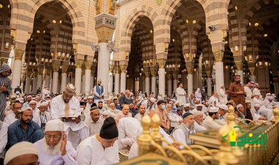 أكثر من 200 ألف مصلٍ يؤدون صلاة الجمعة بالمسجد النبوي
