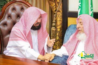 الشيخ السديس يزور المفتي العام ويستنير بآرائه وتوجيهاته ويطلعه على الخطط الاستراتيجية الدينية