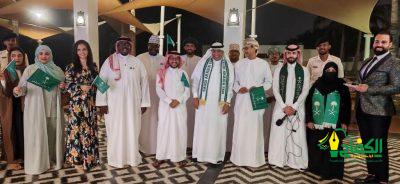 بحضور مسؤولين عمانيين الوفد الاعلامي السعودي يحتفل باليوم الوطني الـ٩٣ للمملكة