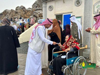 وزارة الشؤون الإسلامية تقدم حزمة من الخدمات الدعوية لزوار جبل الرحمة بمشعر عرفات