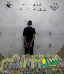 شرطة منطقة جازان تقبض على شخص في محافظة فيفا لترويجه (82) كيلوجرامًا من نبات القات المخدر