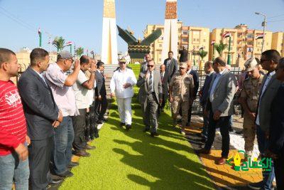 محافظ كفر الشيخ يضع إكليل الزهور على النصب التذكاري لشهداء معركة البرلس البحرية في العيد القومى للمحافظة