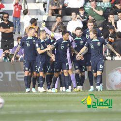 نابولي يعبر إلى نهائي السوبر الإيطالي بثلاثية فيورنتينا