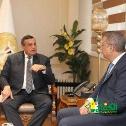 في مستهل زيارته لمحافظة الوادى الجديد وزير الرياضة المصري ومحافظ الوادى الجديد يتفقدان المجمع الحكومي الجديد والمدينة الرياضية