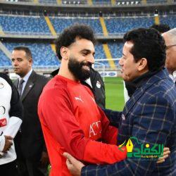 250 من الشخصيات الإسلامية البارزة يمثلون (14) دولة ضيوف برنامج خادم الحرمين يؤدون صلاة الجمعة في الحرم النبوي