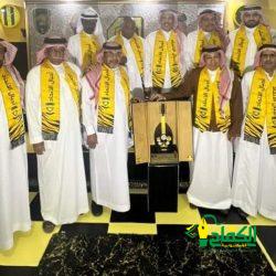 وزير الشباب والرياضة المصري يكرم الطالب الغيني الذي قدم إلى مصر على الدراجة الهوائية للالتحاق بجامعة الأزهر