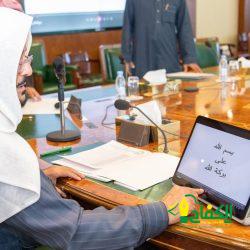 ضيوف برنامج خادم الحرمين الشريفين يزورون مصنع كسوة الكعبة المشرفة