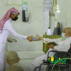 جمعية ريادة بمكة تقوم بتوزيع بطاقات شرائية من المولات التجارية للأسر المتعففة بالإضافة لاستمرارها في توزيع وجبات إفطار صائم