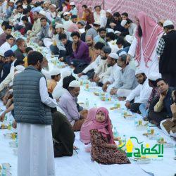 وزارة الشؤون الإسلامية تدشن برنامجي خادم الحرمين لتفطير الصائمين وتوزيع التمور في ماليزيا