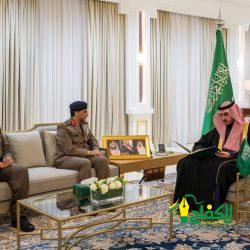 أمير منطقة الجوف يعزي مدير مركز الاتصالات الإدارية في الإمارة بوفاة والدته