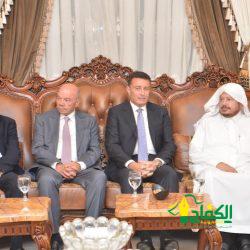 أمير منطقة الباحة يلتقي المسؤولين والأهالي خلال جلسته الأسبوعية
