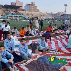 محافظ كفرالشيخ بجمهورية مصر العربية يؤدى صلاة عيد الفطر المبارك بساحة سيتي كلوب وسط الآلاف من المصليين.. مقدماً التهنئة لأبناء المحافظة.. ويوزع هدايا ” الرئيس ” علي الأطفال