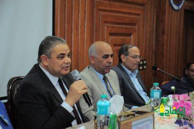 رئيس جامعة كفر الشيخ بجمهورية مصر العربية يشهد فعاليات الملتقي المهني لكلية الصيدلة بالجامعة