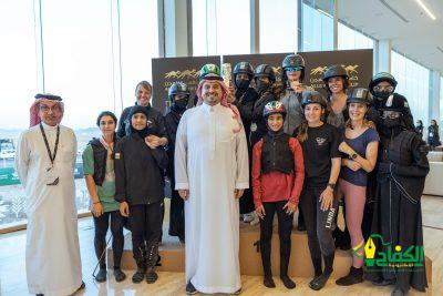 توجها فهد بن جلوي بجانب 15 سعودياً في افتتاح كأس العلا للهجن – ريم .. أول سعودية تتوج بذهب سباقات الهجانة