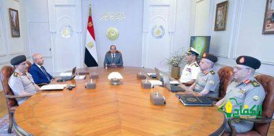 الرئيس عبد الفتاح السيسي يلتقي مع وزير النقل وقائد القوات البحرية وعدد من قيادات القوات المسلحة