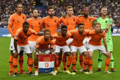 في كأس أمم أوروبا منتخب الطواحين الهولندية يهزم المنتخب البولندي 2-1