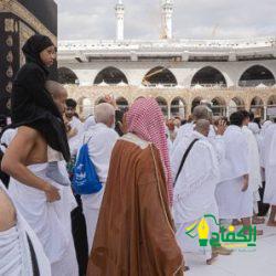 متطوعون يشاركون الدفاع المدني في خدمة ضيوف الرحمن خلال موسم حج 1445هـ