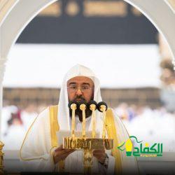 أمير منطقة تبوك يؤدّي صلاةَ عيد الأضحى المبارك مع جموع المصلين