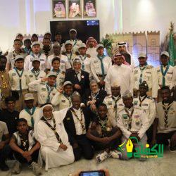 عوض يحتفل بتخرج سعيد من مركز التدريب العدلي