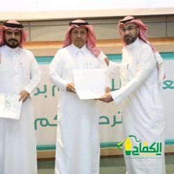 صدى الكلمات.. من يحب لا يختبئ..!!