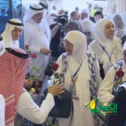 أمانة العاصمة المقدسة تواصل استقبال الحجاج بالورود والهدايا