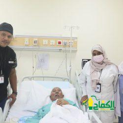 قائد كشفي يخدم ضيوف الرحمن بـ ( 6 ) لغات