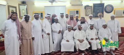 جماعة جامع عبدالله بن الزبير يكرمون الصديقي لتقاعده