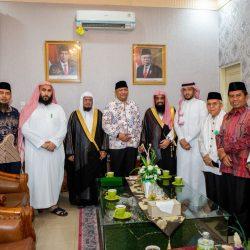 انفاذا لتوجيه وزير الشؤون الإسلامية لتوحيد الخطب بعموم مناطق المملكة خطباء الجوامع بالمملكة يبينون مكانة الأسرة في الإسلام ويحذرون الناس من التساهل في الطلاق 