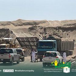 ضمن برنامج زيارته التي تنفذها الشؤون الإسلامية التقى عدداً من خريجي الجامعات السعودية بجنوب إفريقيا إمام الحرم المكي للدعاة أنتم تحملون شرف حمل الرسالة فكونوا قدوة في تعاملاتكم وأنشروا التوحيد الخالص وقيم التسامح وفق منهج الوسطية