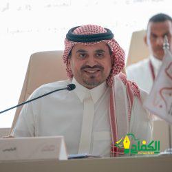 مدير تعليم الجوف يكرم الطالب العنزي لحصوله على المركز الثالث على مستوى المملكة في جائزة الأميرة صيتة